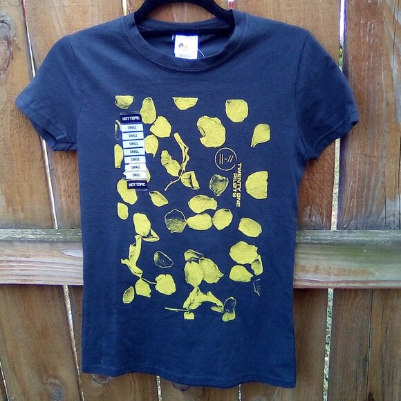 *3 for $5* Hot Topic 21 Pilots T-Shirt Sz. S NWT - Picture 1 of 1